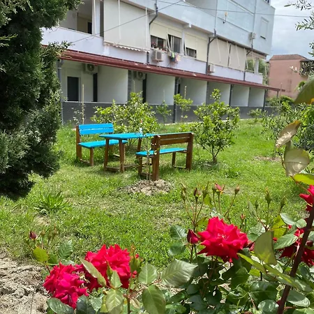 Royal Lägenhet Golem (Tirana)