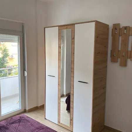 Royal * Golem (Tirana)