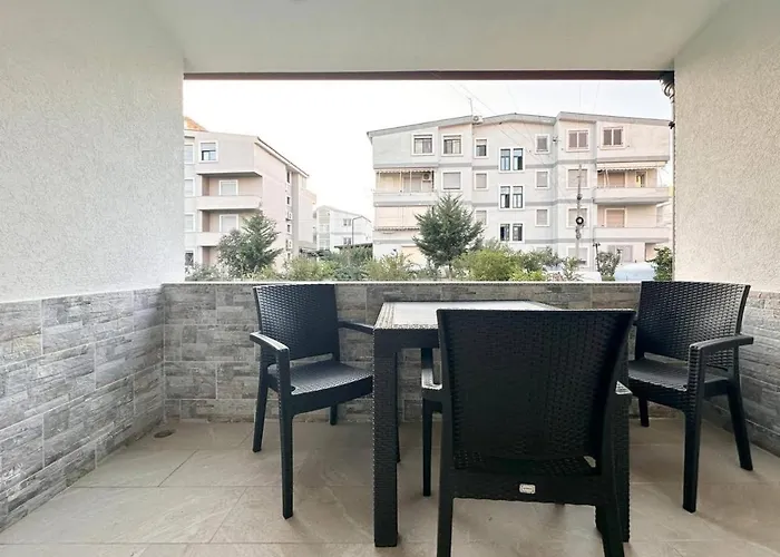 Royal * Golem (Tirana)