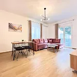 Royal Daire Golem (Tirana)