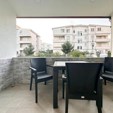 Royal * Golem (Tirana)