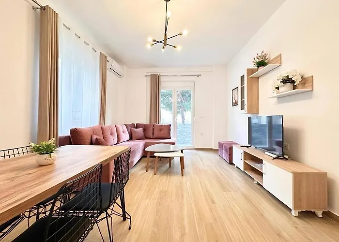 Royal Appartamento Golem (Tirana)