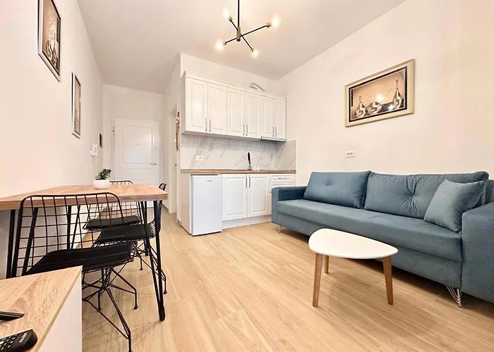 Royal * Golem (Tirana)