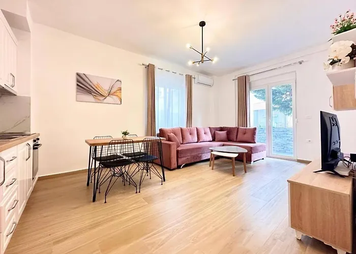 Royal Appartamento Golem (Tirana)