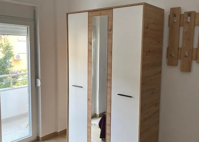 Royal * Golem (Tirana)